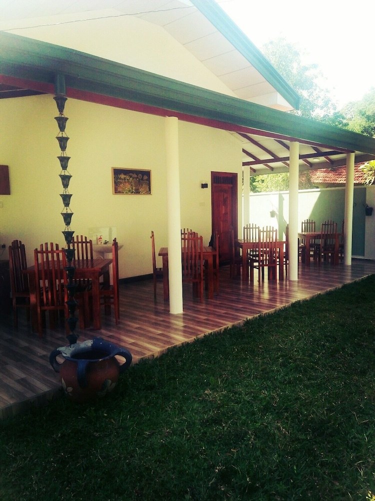 Hotel Vihara Safari Homestay