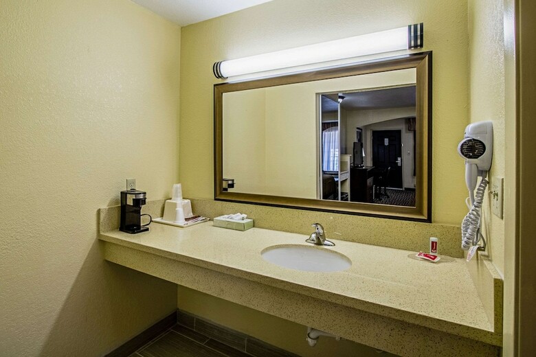 Motel Econo Lodge Inn & Suites