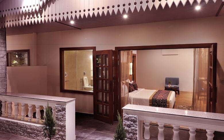 Hotel Pinetree Spa Resort