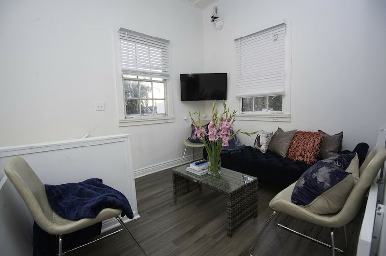 Villa 5 Br - Best Location Next To French Qt