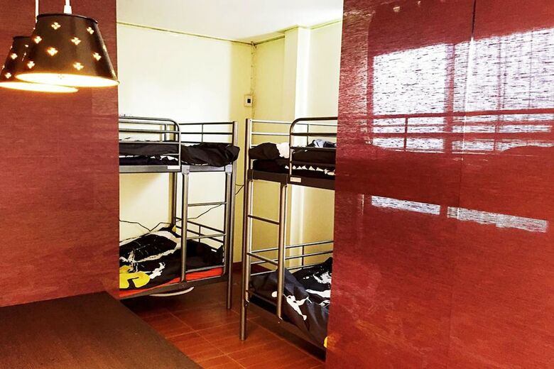 Hostal Hush Hush Cabiner - Hostel