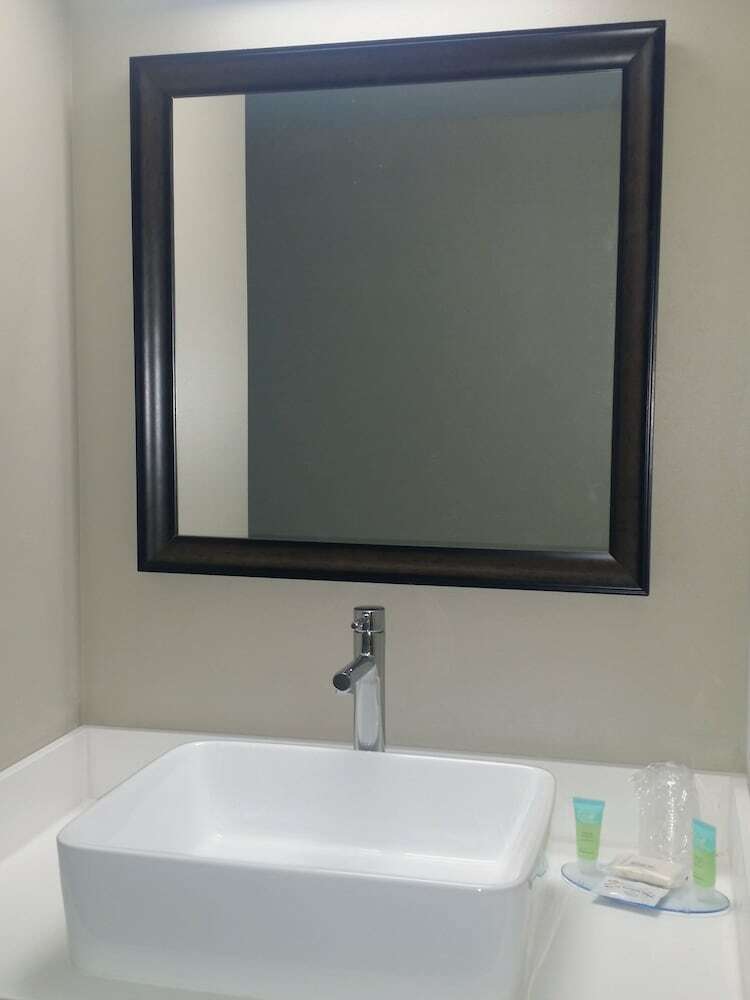 Hotel South Bay Inn & Suites