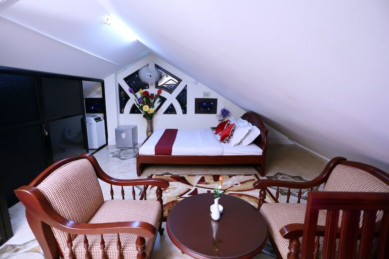 Hotel-all Season Lodge