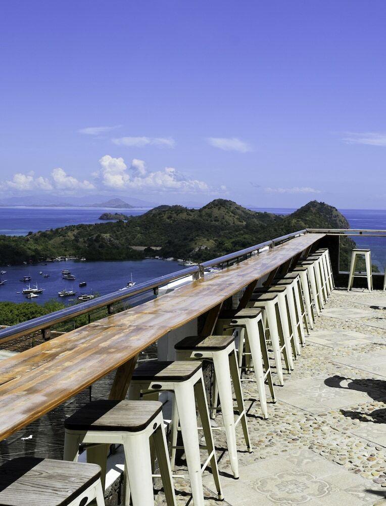 Bed & Breakfast La Cecile Hotel And Cafe Komodo