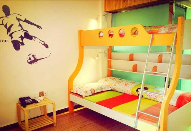 Hostal Luguhu Crazy Bird Youth Hostel