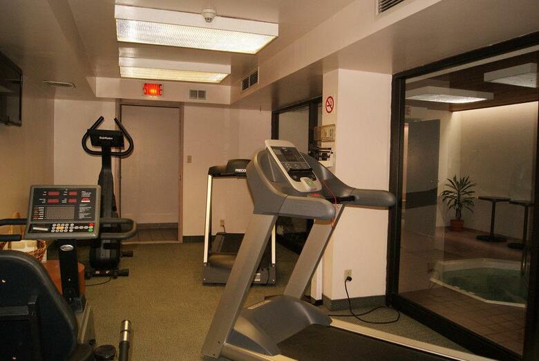 Hotel Quality Inn & Suites P.e. Trudeau Airport
