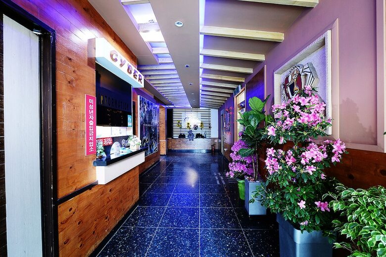 Hotel Cyber Motel