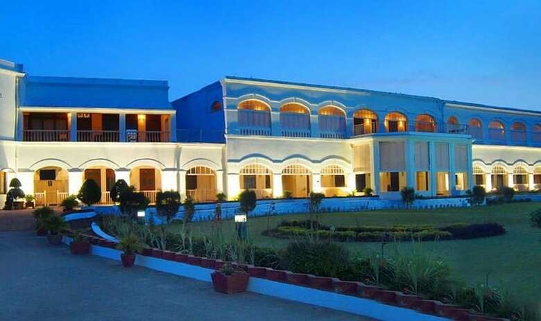 Chanakya Bnr Hotel