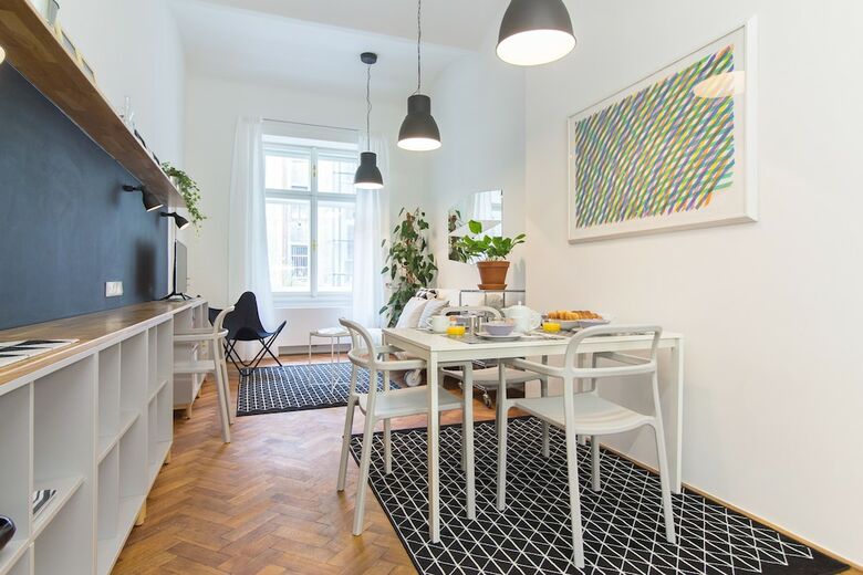 Stylish Modern Apartment In Malastrana
