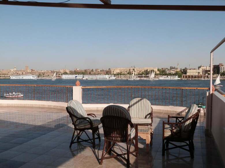 Aparthotel Luxor Plaza House