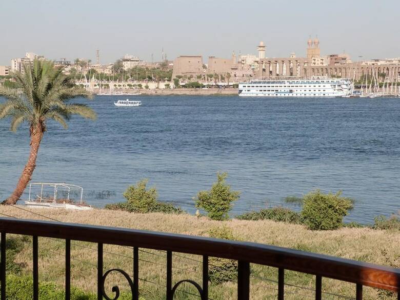 Aparthotel Luxor Plaza House