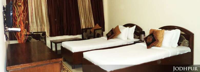 Hotel Vakna Highway Guest House