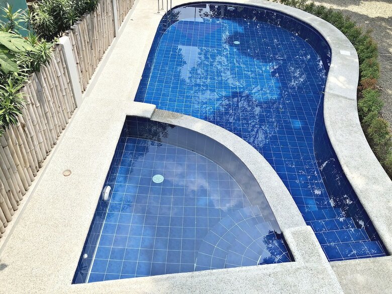 Hotel R & S Rest Place Resort