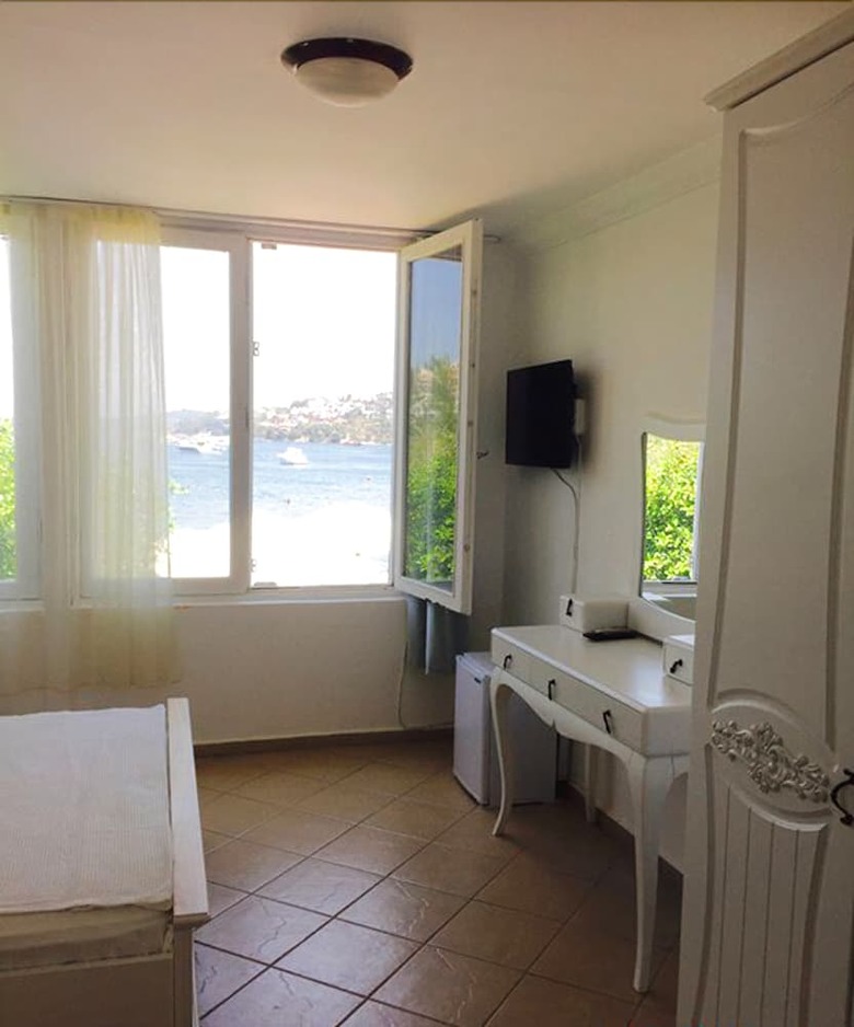 Estrella Beach Hotel