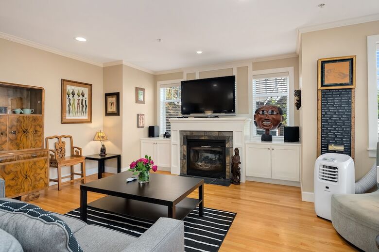Seattle Vacation Home: Out Of Africa