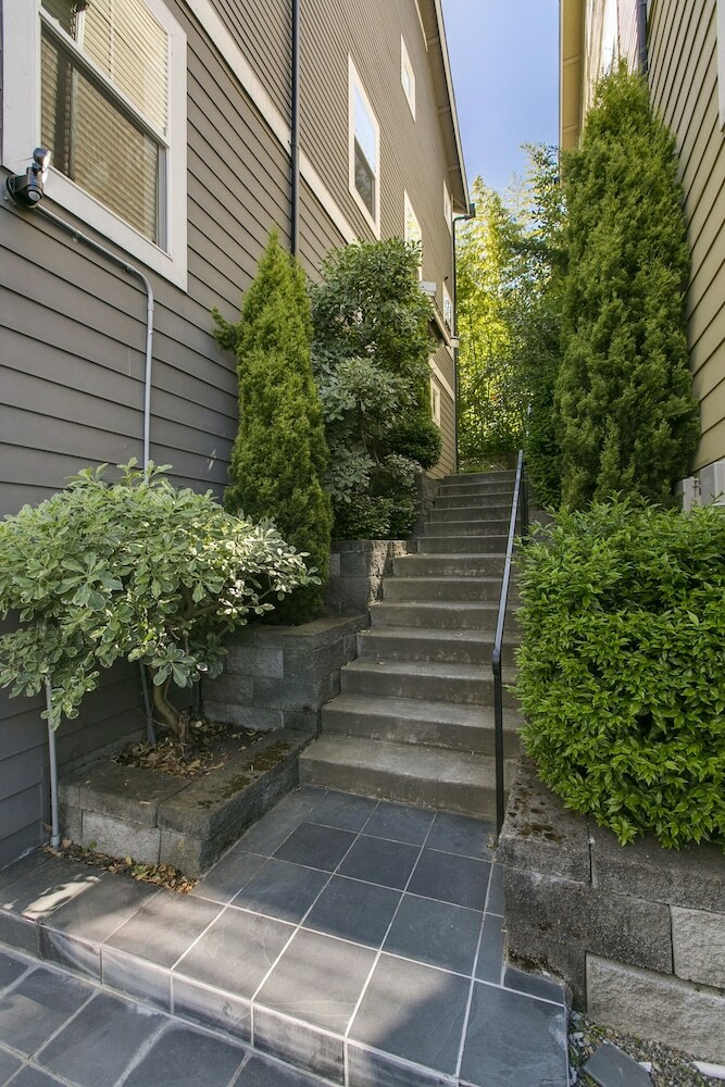 Seattle Vacation Home: Graceland