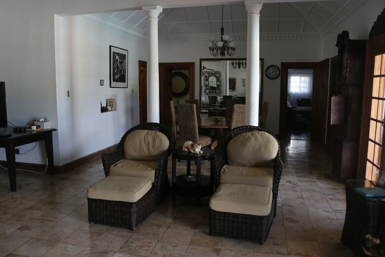 Villa Mohagany House