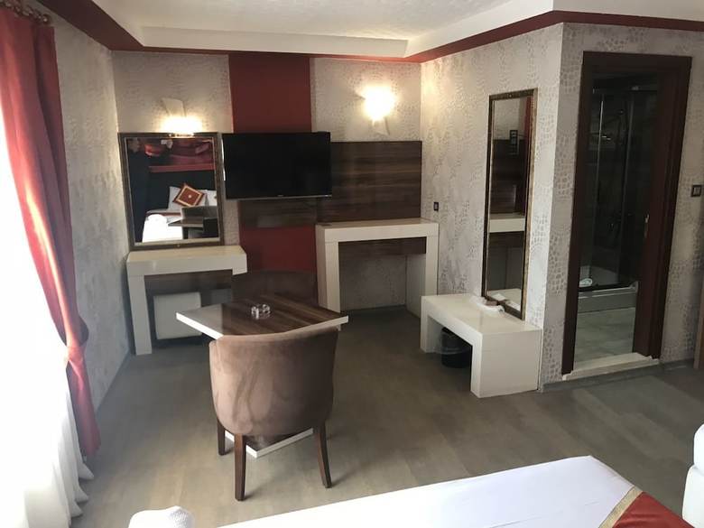 Ozcelik Hotel
