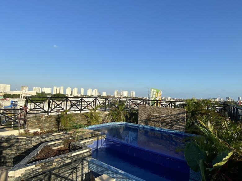 Apartamentos Hotel Suites La Roca