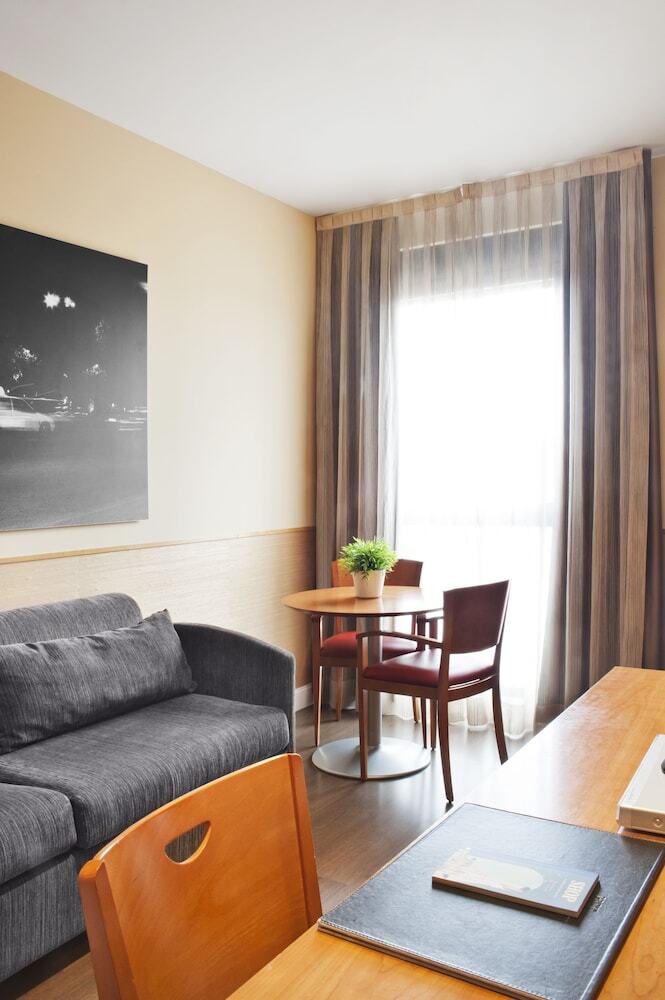 Aparthotel Ram�n de La Cruz 41