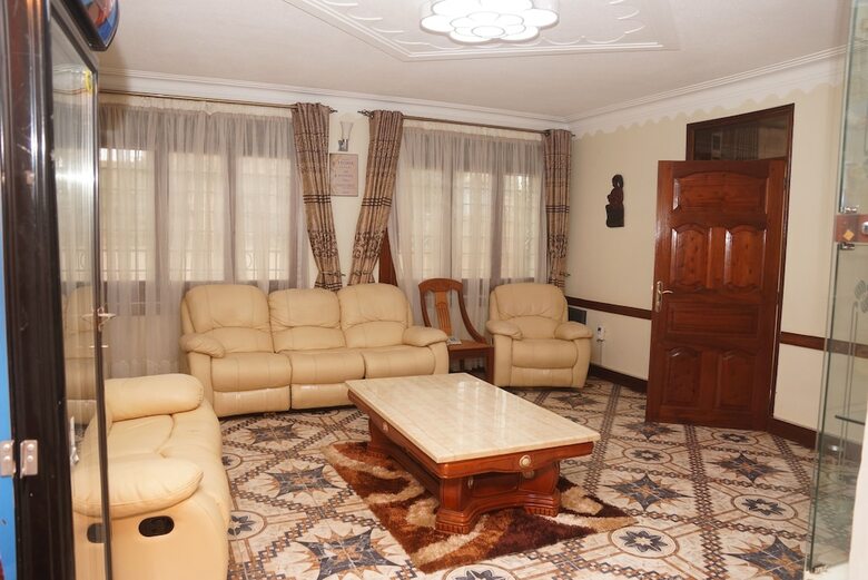 Hotel Entebbe Travelle'rs Inn