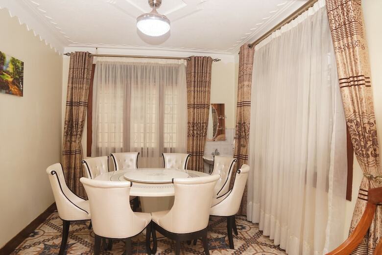 Hotel Entebbe Travelle'rs Inn