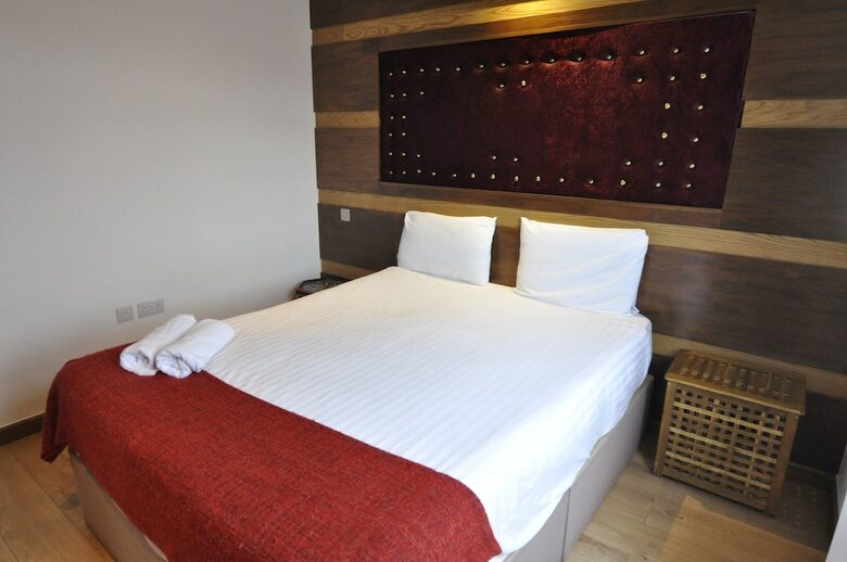 Kempsford House Apartments