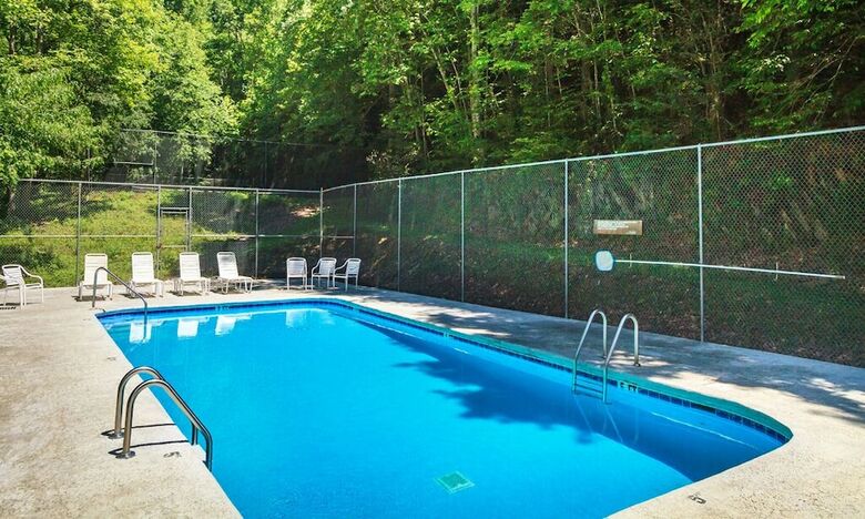 Woodshed 2 Bedroom Home With Mountain View