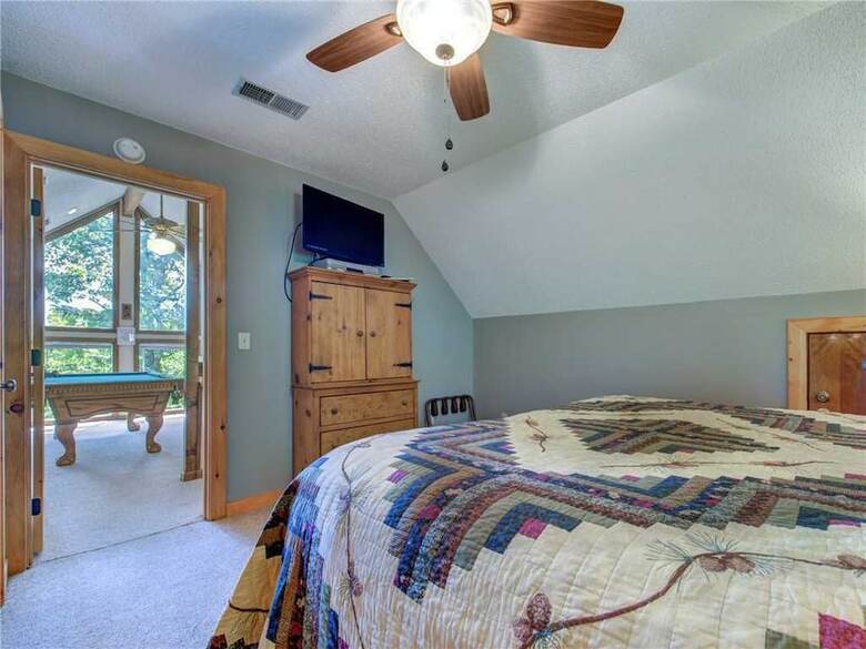 Mountain Charm 3 Bedroom Home With Fireplace