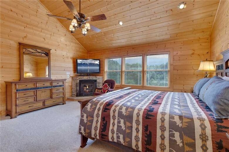 Cabana Changes In Latitude 4 Bedroom Home With Hot Tub