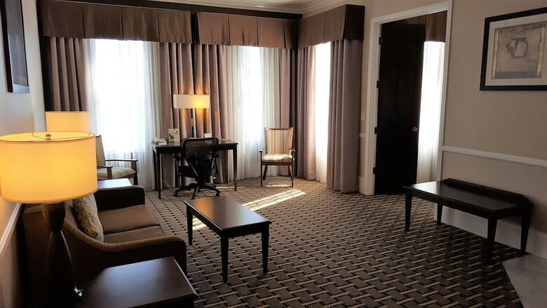 Best Western Plus San Pedro Hotel & Suites