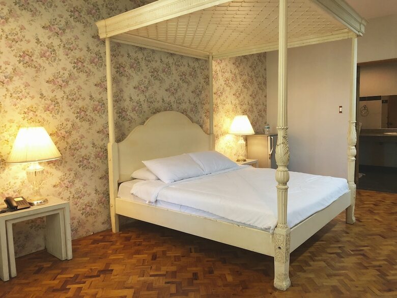 King's Royale Hotel And Resort