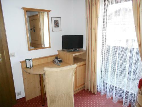 Hostal G�stehaus Wei�es R�ssl