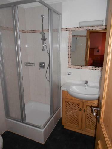 Hostal G�stehaus Wei�es R�ssl