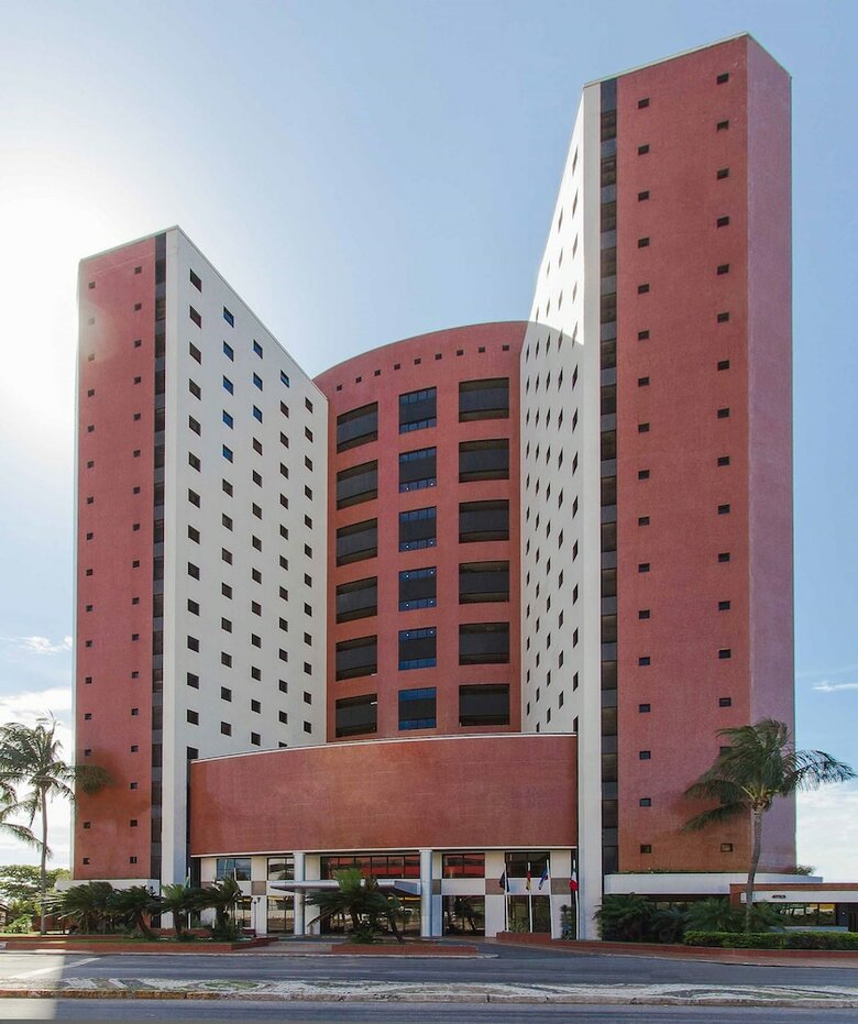 Iate Plaza Hotel