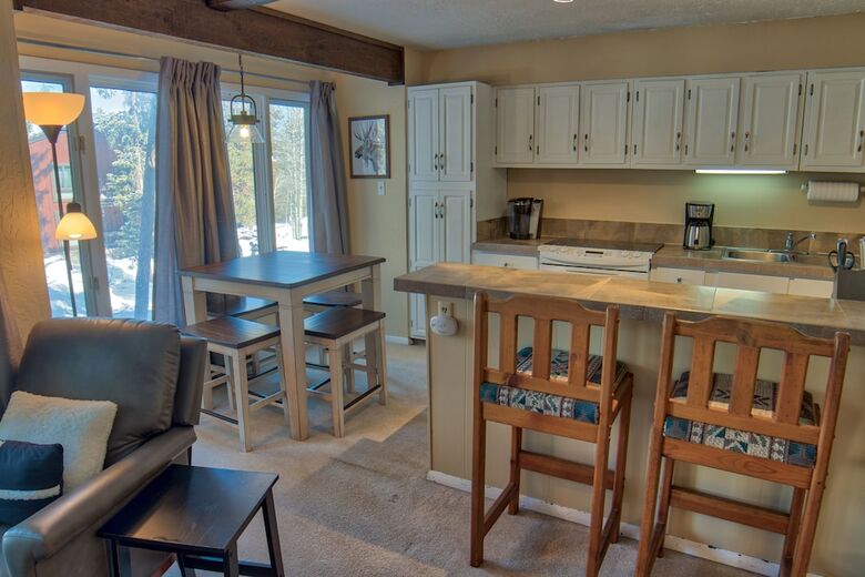 Inner Circle #6 (Condo With Pool & Hot Tub)