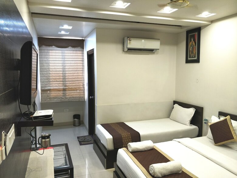 Hotel Jinendra Palace