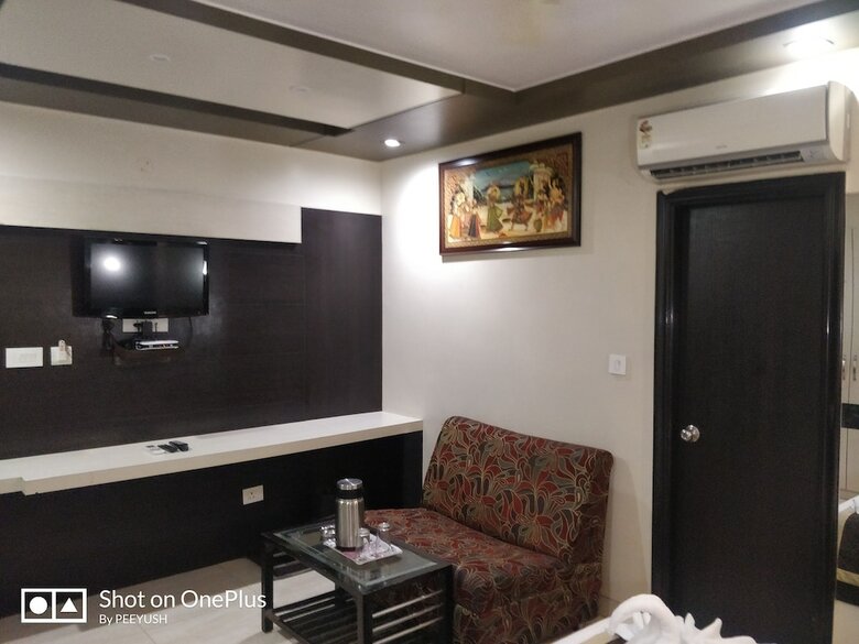 Hotel Jinendra Palace