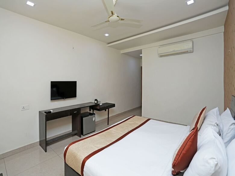 Hotel Oyo 11973 Badri Palace