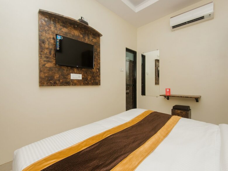 Oyo 11511 Hotel Embassy Grand