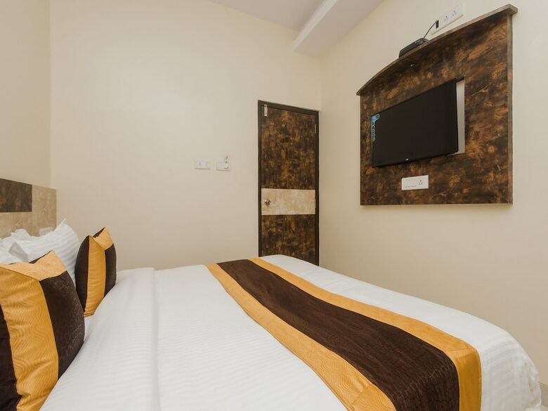 Oyo 11511 Hotel Embassy Grand