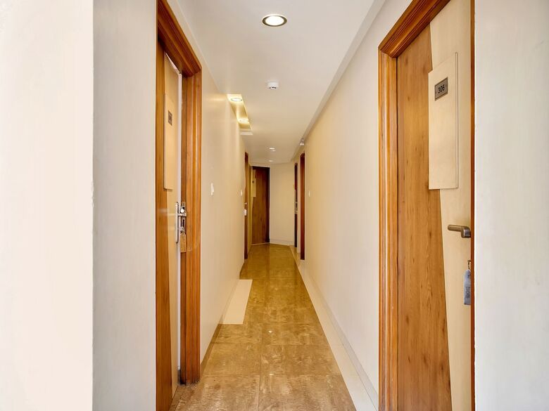 Oyo 12020 Hotel Ratna Regency