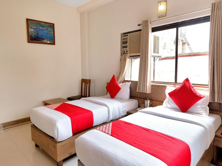 Oyo 12020 Hotel Ratna Regency