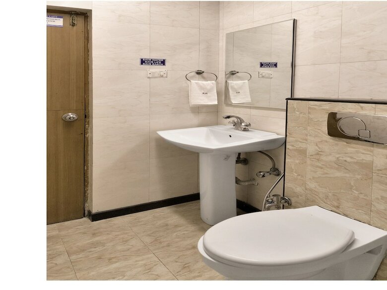 Oyo 12020 Hotel Ratna Regency