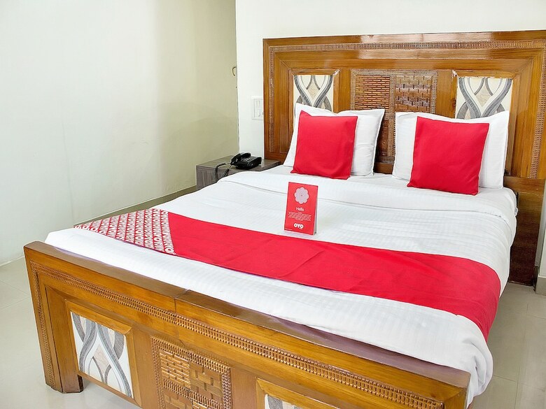 Oyo 10678 Hotel Nandanvan