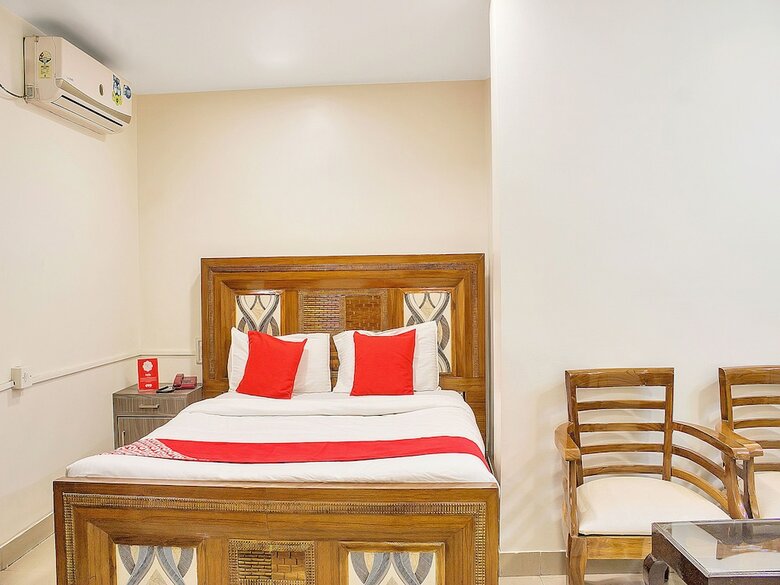 Oyo 10678 Hotel Nandanvan