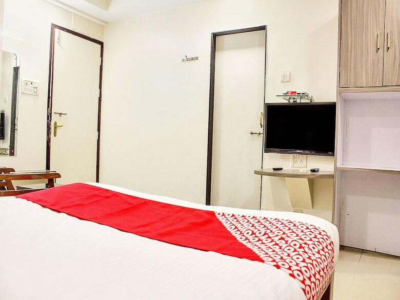 Oyo 10678 Hotel Nandanvan