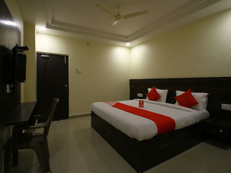 Hotel Oyo 11938 Mitra Residency