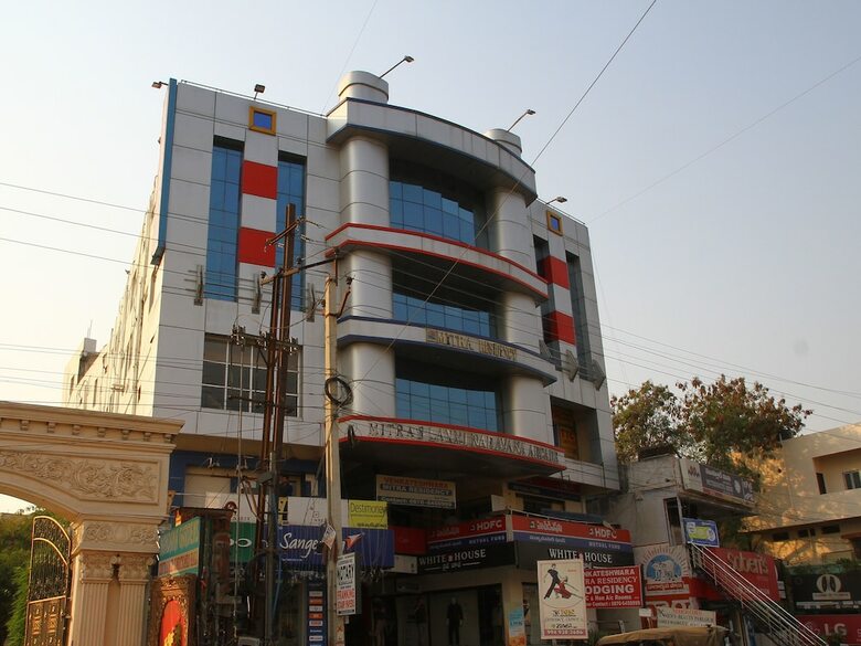 Hotel Oyo 11938 Mitra Residency