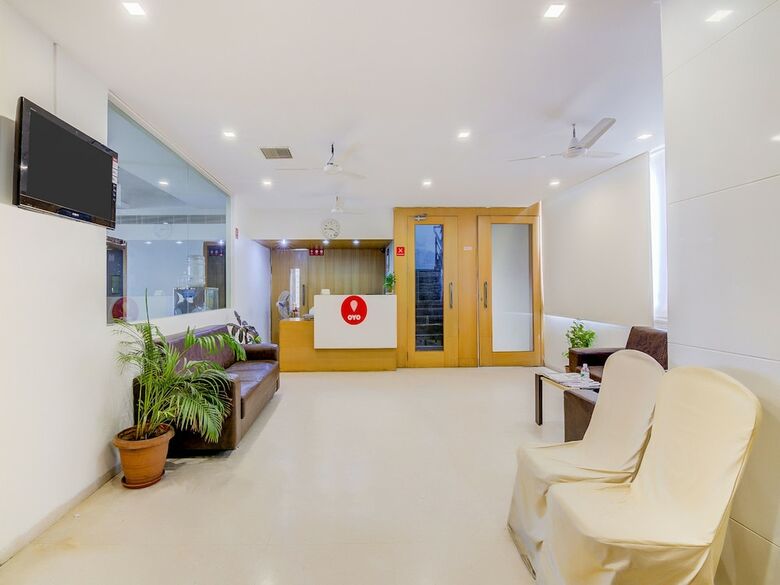 Oyo 6383 Hotel Leela Grand Inn